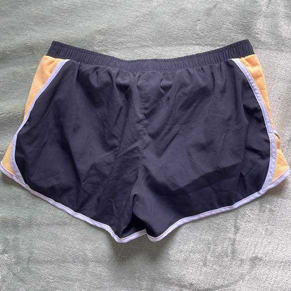 Women’s small old navy athletic shorts - Picture 2 of 4